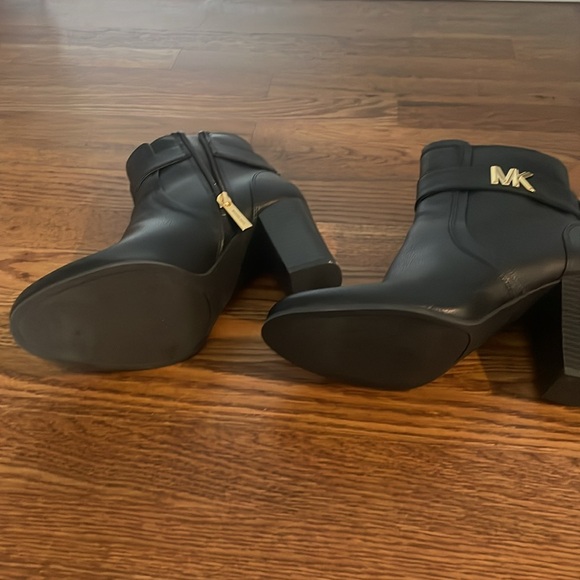 Brand new without Box Michael Kors black boots Size 7 1/2 - Picture 3 of 4